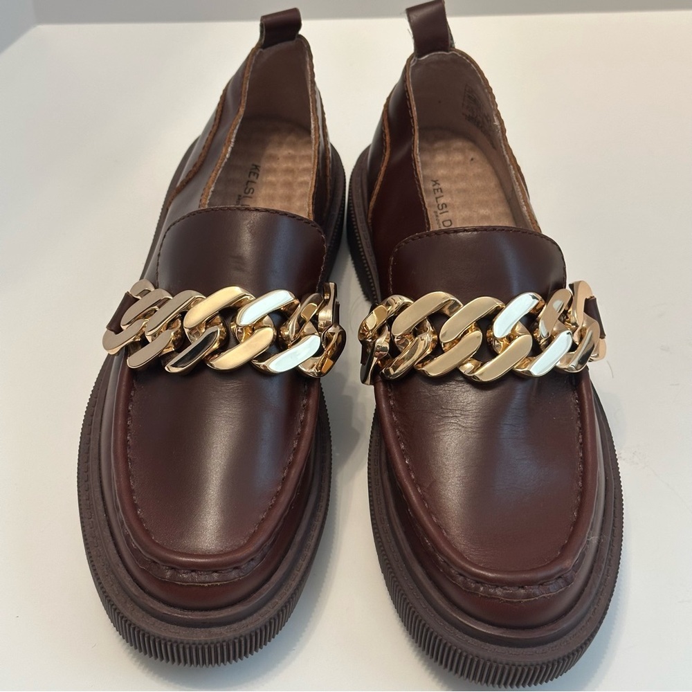 Kelsi Dagger Dark Brown leather Loafers with Gold Chain Sz7.5 fit like an 8 NWOB